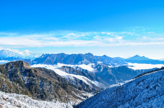 牛背山雪域高原高清照片