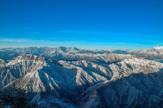 牛背山雪域高原高清照片