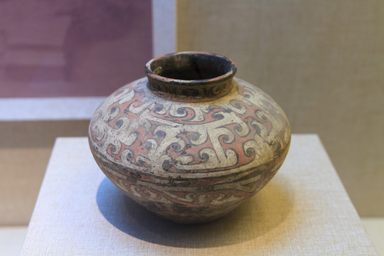 内蒙古博物院彩绘陶罐