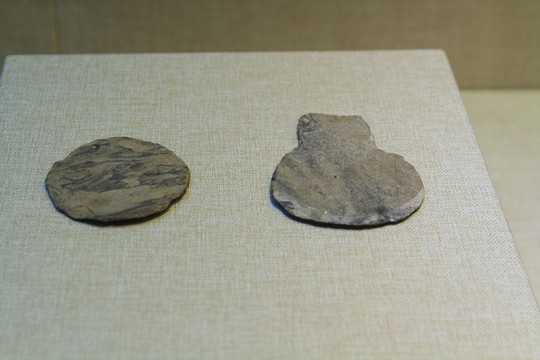 内蒙古博物院石饼石铲