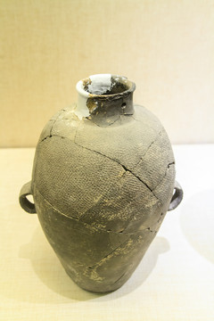 内蒙古博物院新石器时代双耳陶壶