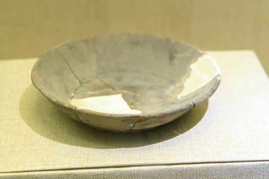 内蒙古博物院新石器时代陶盘