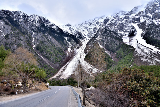 川藏线318国道旁的风景
