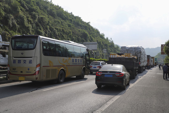 高速公路堵车