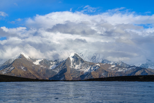 贡嘎山