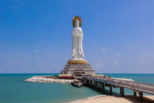 海南三亚南山寺海上观音