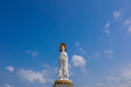 海南三亚南山寺海上观音