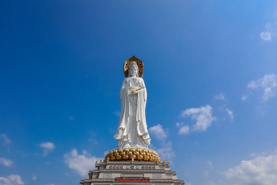 海南三亚南山寺海上观音