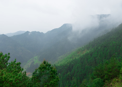 朦胧的群山