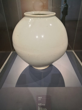 白瓷壶