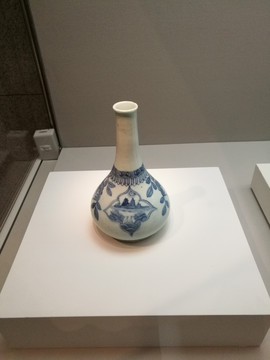 朝鲜白瓷青花山水纹瓶
