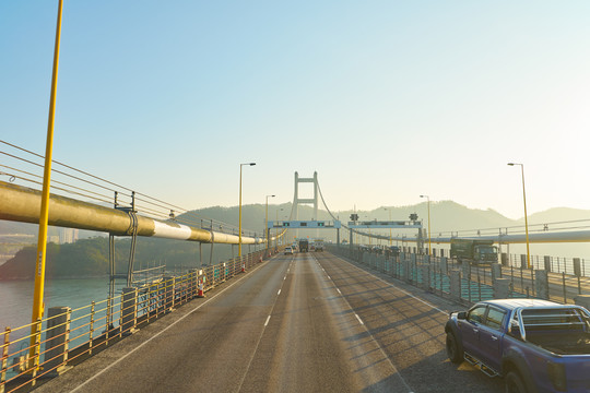 双层巴士往外看的香港青马大桥