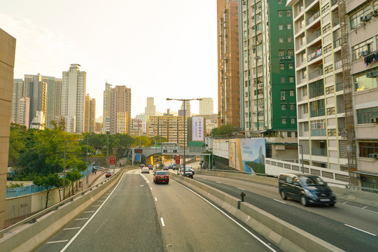 双层巴士往外看的香港城市景观