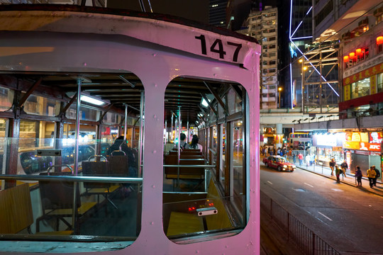 香港夜景经典叮叮车双层巴士特写