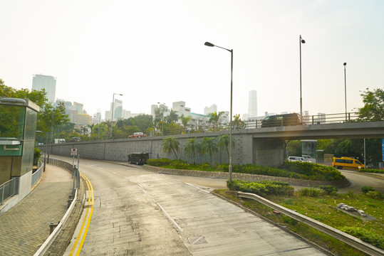 双层巴士往外看的香港城市街景