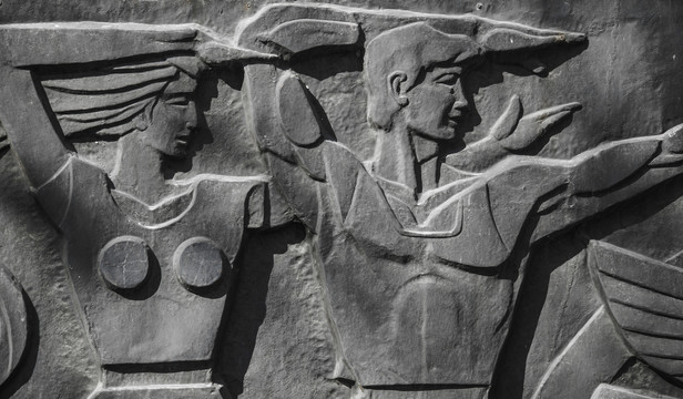 男人与女人半身壁雕浮雕像