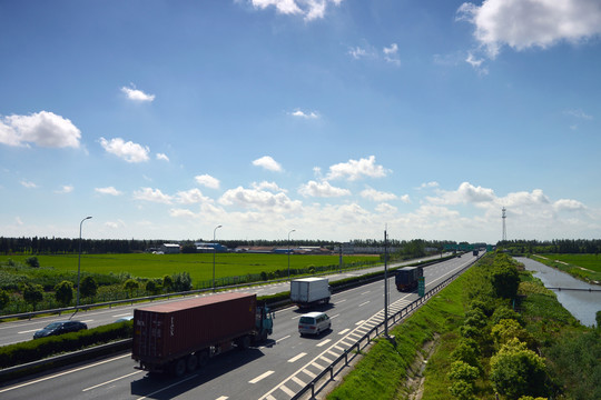 高速公路及货运客车