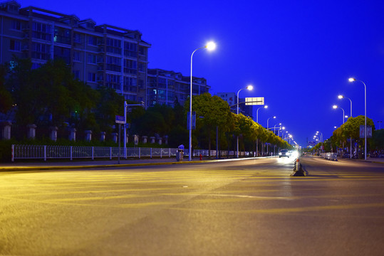 公路與路燈