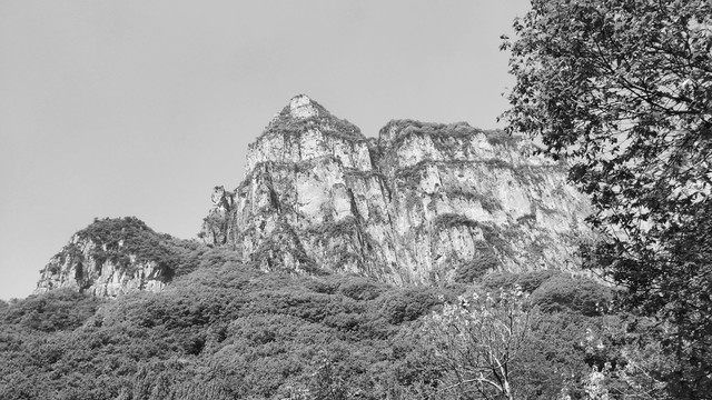 黑白照山