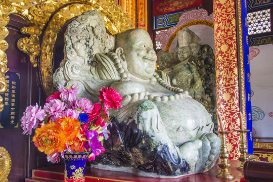 鞍山玉佛寺弥勒佛岫岩玉石雕像