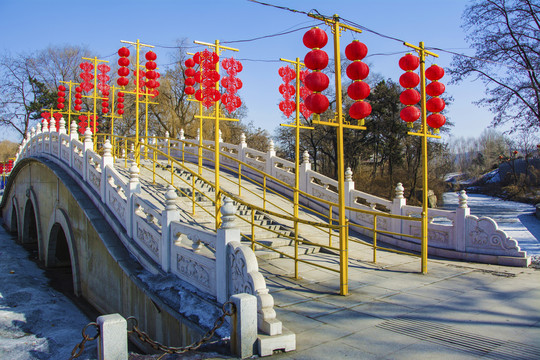 鞍山玉佛寺复拱式三孔石桥雪景