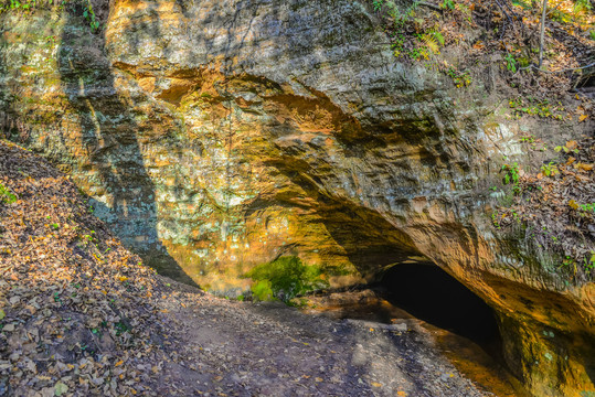 泥盆纪砂岩洞穴