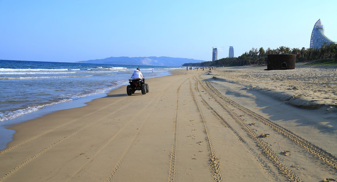 阳光沙滩大海