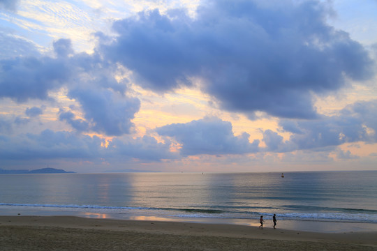 海上霞光日出