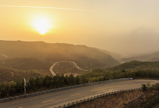 山西太原天龙山旅游公路网红桥