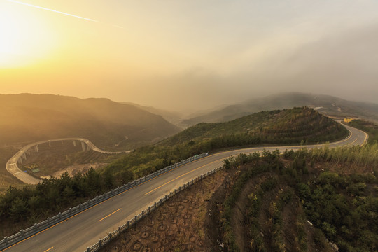 山西太原天龙山旅游公路网红桥