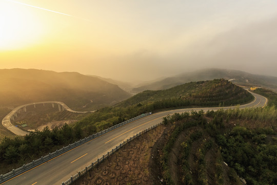 山西太原天龙山旅游公路网红桥