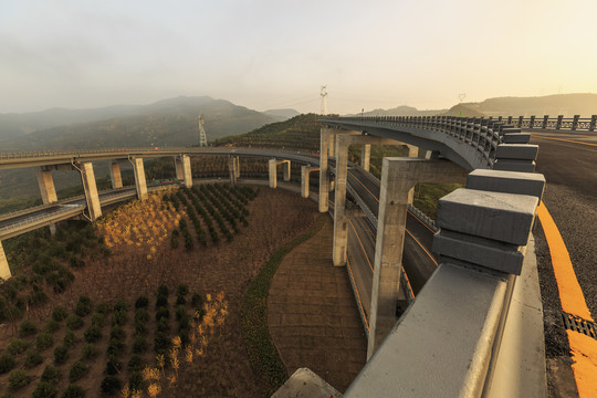 山西太原天龙山旅游公路网红桥