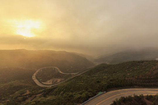 山西太原天龙山旅游公路网红桥