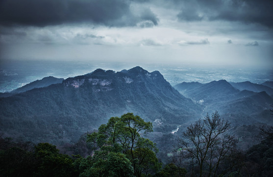 青城山远眺