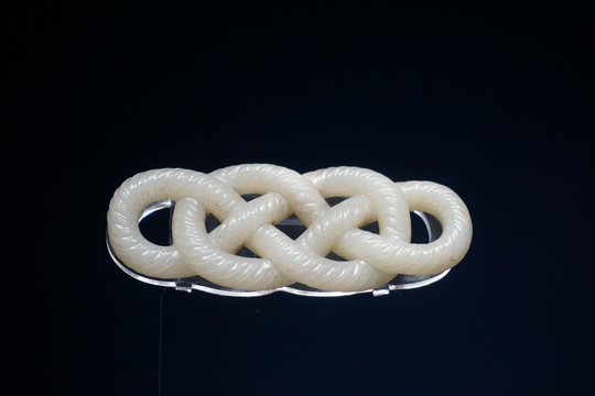 白玉绳形饰