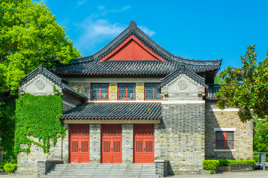 南京大学