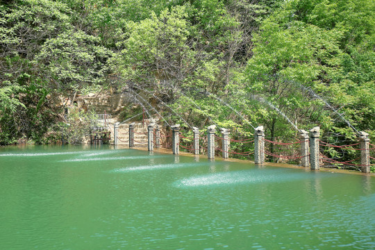 青山绿水喷泉