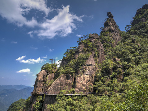 江西三清山山峦高空栈道