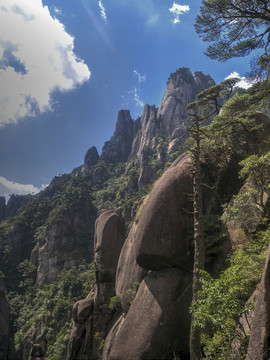 江西三清山山岩峭壁