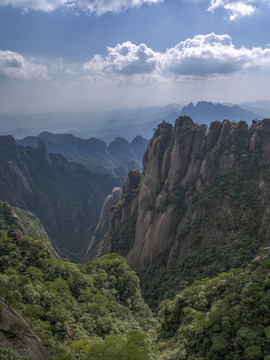 江西三清山峭壁山岩