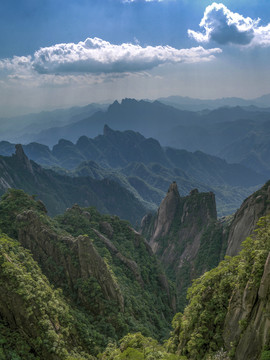 江西三清山峭壁山岩