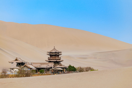 敦煌鸣沙山月牙泉