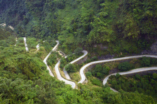 天门山的盘山公路