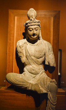 石雕菩萨坐像