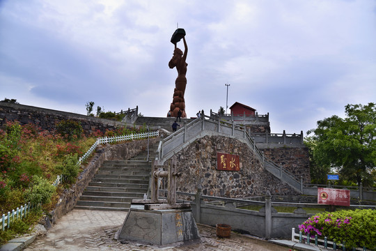 女娲山圣水池