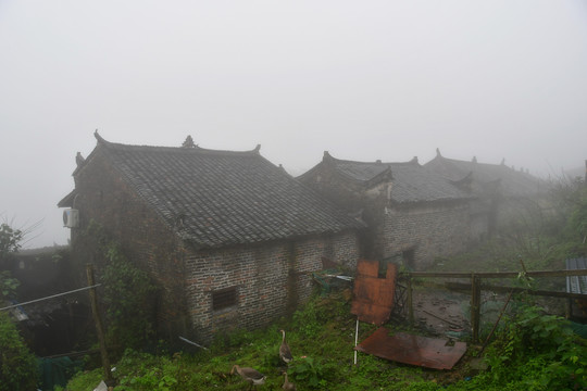 雾中瑶山平房