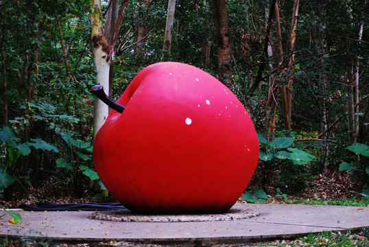 雕塑红苹果