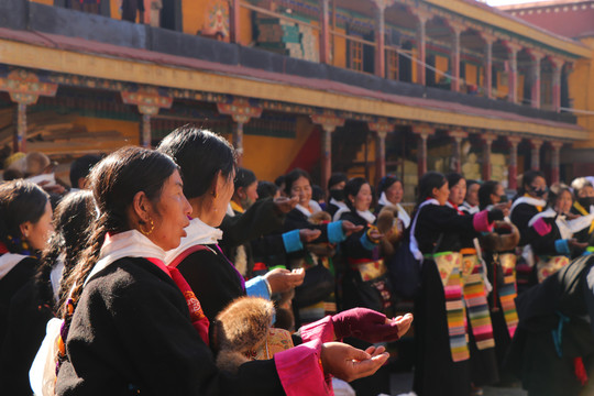 民族寺庙活动西藏拉萨