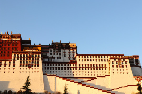 布达拉宫正面部分建筑西藏拉萨