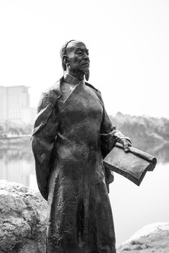 吴敏树雕像